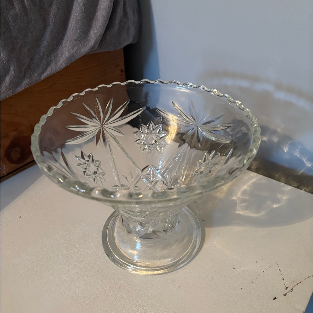 Anchor Hocking Early American
Prescut "Star of David" glass bowl
